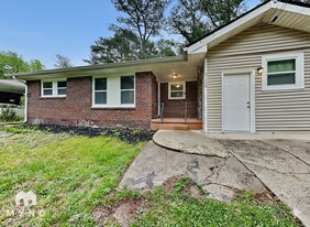2116 Barbara Ln in Decatur, GA - Building Photo