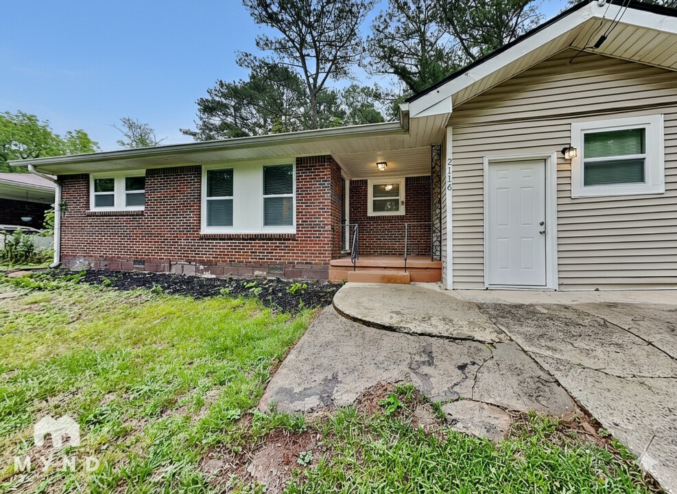 2116 Barbara Ln in Decatur, GA - Building Photo