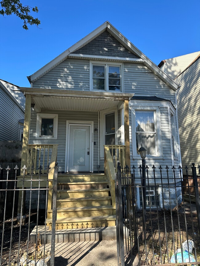 property at 3836 W Wabansia Ave