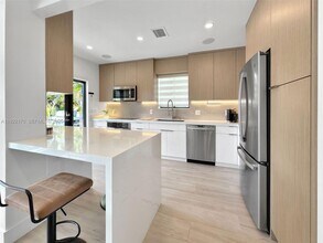 130 SW 25th Rd in Miami, FL - Building Photo - Building Photo