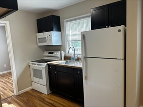34 Bradbury Rd in New Milford, CT - Building Photo - Building Photo