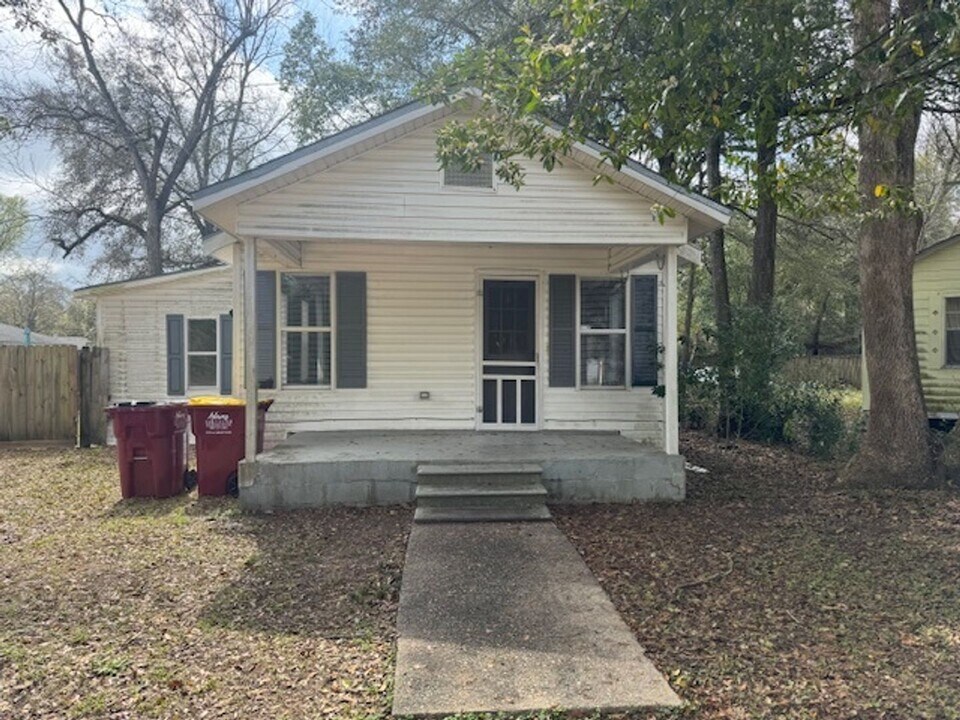 1028 Brett St N in Crestview, FL - Building Photo