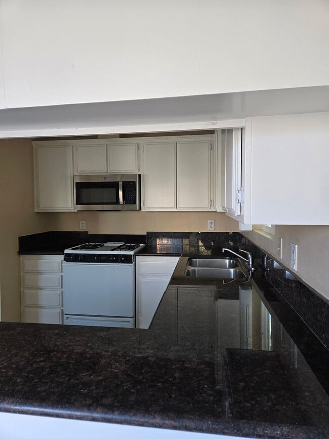 10623 Chestnut St in Los Alamitos, CA - Building Photo - Building Photo