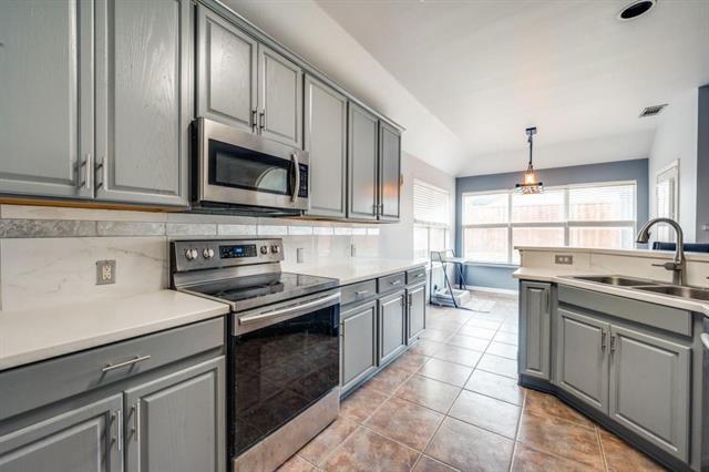 1004 Broken Spoke Dr in Little Elm, TX - Building Photo - Building Photo