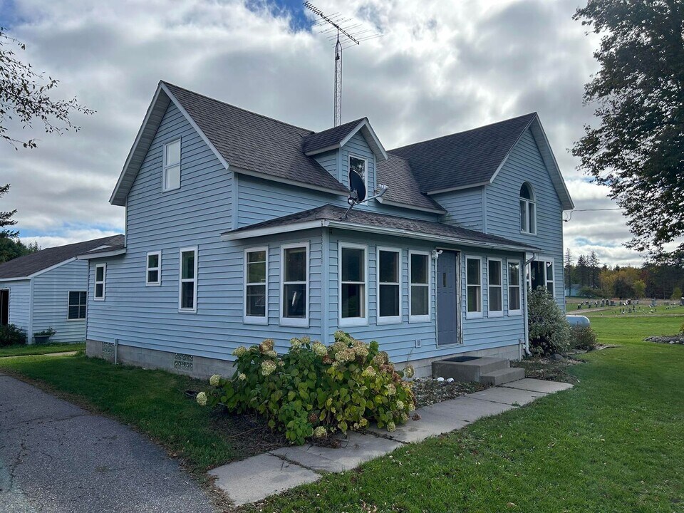 4746 Co Rd D in Vesper, WI - Foto de edificio
