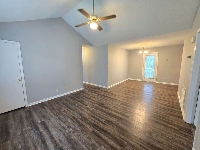 572 Danielle Dr in Clarksville, TN - Building Photo - Building Photo