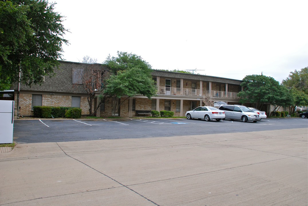 Oak View Apartments in Plano, TX - Foto de edificio