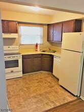 521 Andria Ave in Hillsborough, NJ - Foto de edificio - Building Photo