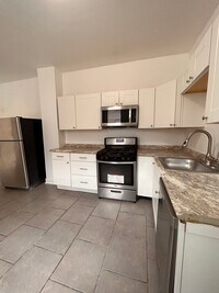 1525 Overington St photo'