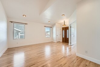 6327 S Miller Ct in Littleton, CO - Building Photo - Building Photo