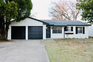 1511 Laurel Ln in Plano, TX - Building Photo