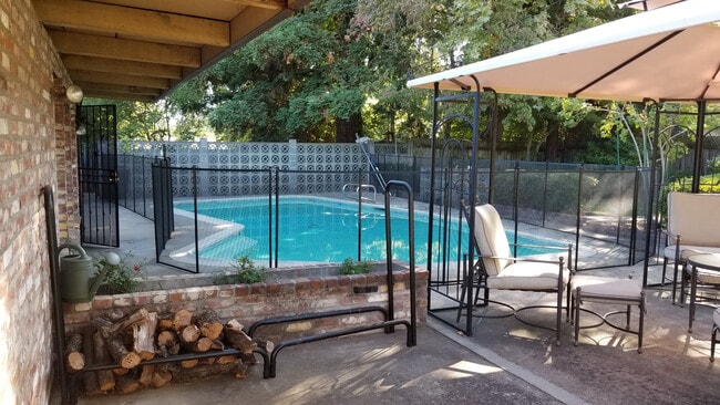 610 George Ln in Roseville, CA - Foto de edificio - Building Photo