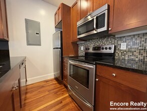 31 Temple St, Unit 3 in Boston, MA - Building Photo - Building Photo