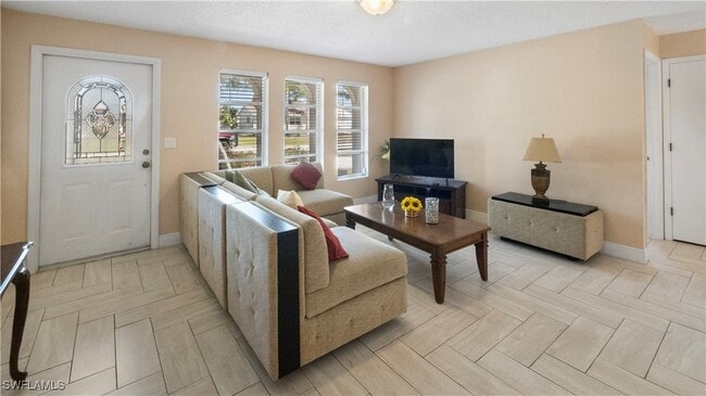2310 SE 8th Ave in Cape Coral, FL - Building Photo - Building Photo