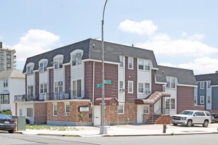 21404 18th Ave in Bayside, NY - Building Photo