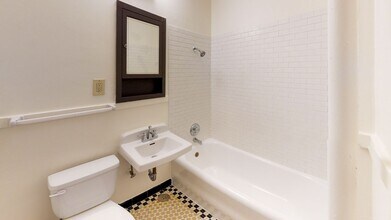 Viceroy Apartments in Seattle, WA - Building Photo - Interior Photo