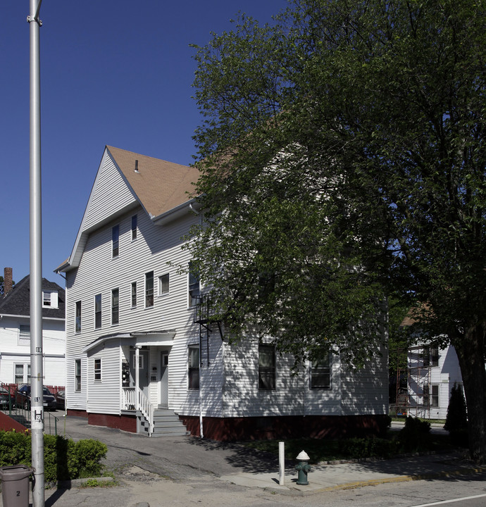 839 Elmwood Ave in Providence, RI - Building Photo