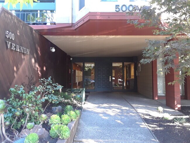 500 Vernon St in Oakland, CA - Building Photo - Building Photo