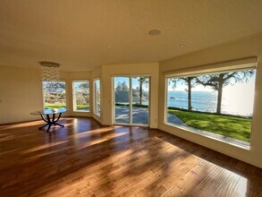 112 Schooner Bay Dr in Brookings, OR - Building Photo - Building Photo
