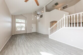 13042 W Monterey Way in Avondale, AZ - Foto de edificio - Building Photo