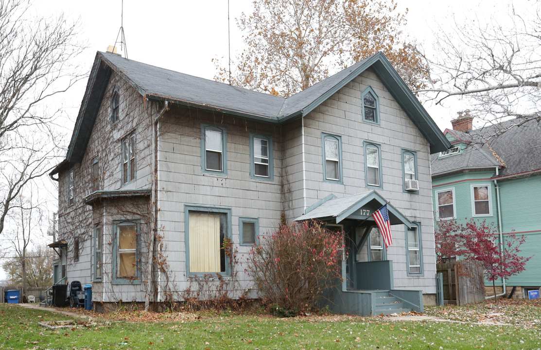 177 S Lincoln Ave in Aurora, IL - Building Photo