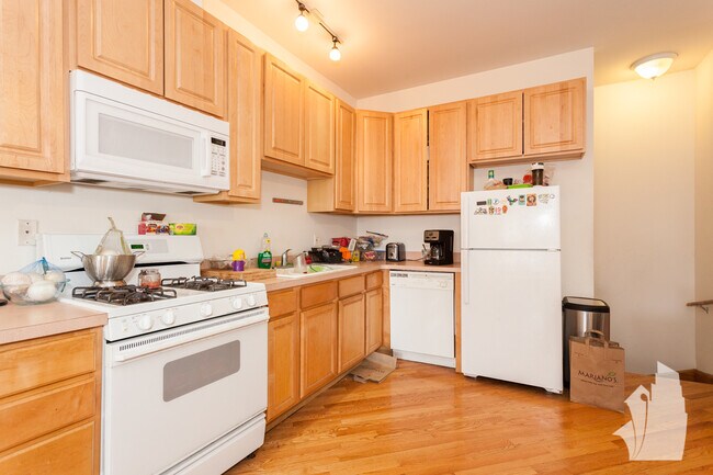 1448 W Chicago Ave, Unit 3 in Chicago, IL - Foto de edificio - Building Photo