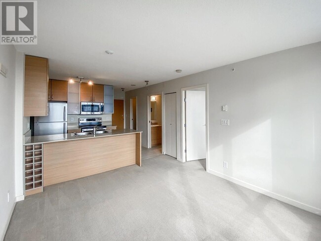 property at 2307-977-2977 Mainland St