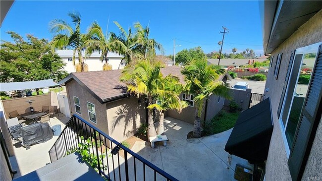 984 El Camino Dr in Costa Mesa, CA - Building Photo - Building Photo