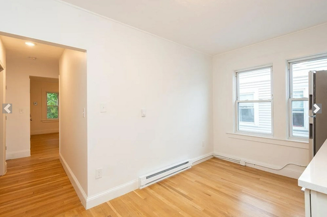 116 Adams St, Unit 3 in Boston, MA - Foto de edificio - Building Photo