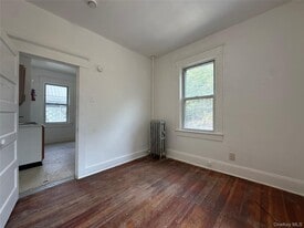 51 High St in Monticello, NY - Building Photo