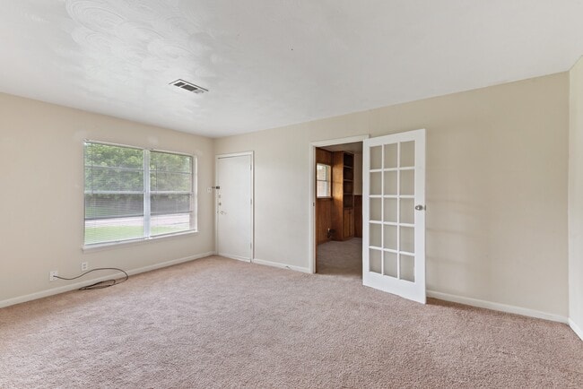 2105 Adams St in Baytown, TX - Building Photo - Building Photo