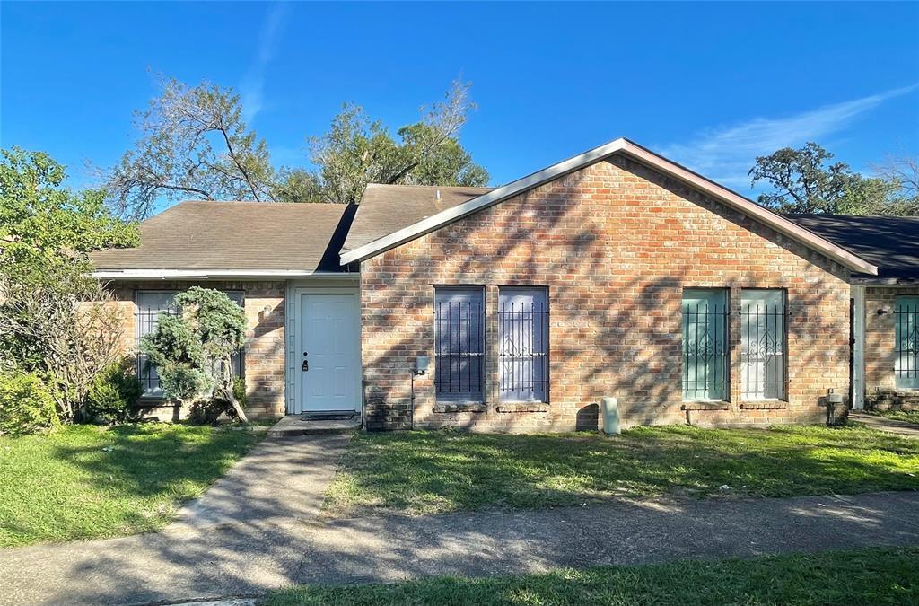 5759 Easthampton Dr in Houston, TX - Building Photo