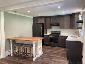 77 Boulevard Ave in Greenlawn, NY - Building Photo