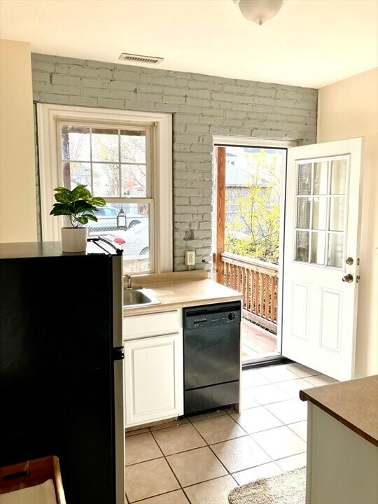 25 Roslyn St in Salem, MA - Building Photo