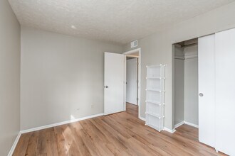 1957 Summit St in Columbus, OH - Building Photo - Building Photo