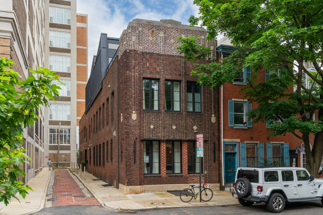 207 S 24th St in Philadelphia, PA - Building Photo