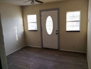 1311 Sanco St in San Antonio, TX - Foto de edificio - Building Photo