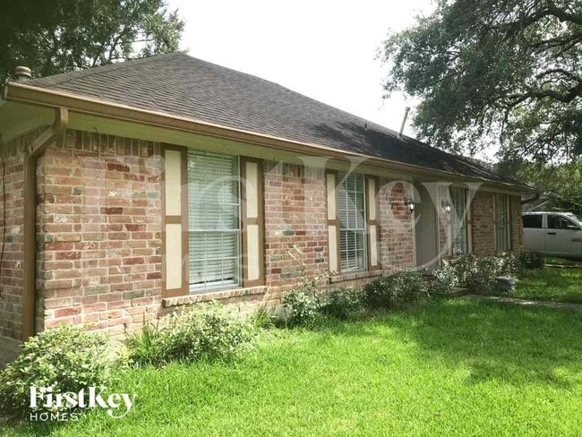 5131 Whittier Oaks Dr in Friendswood, TX - Building Photo - Building Photo