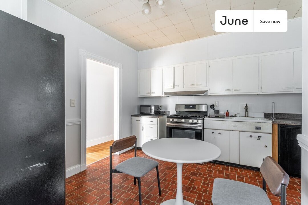 45 Montcalm Ave in Boston, MA - Building Photo