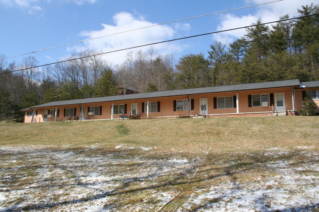 Unicoi Apartments/Acreage in Unicoi, TN - Building Photo