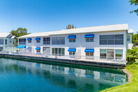 Shipwatch Condominiums in Largo, FL - Foto de edificio - Building Photo