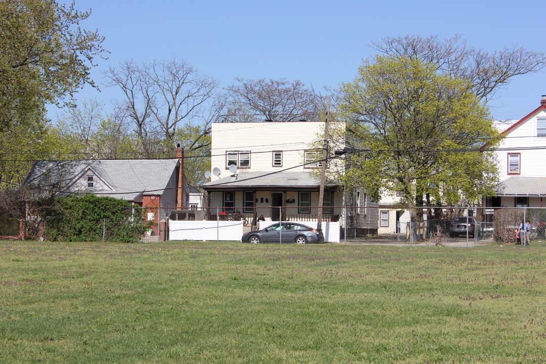 50 Laurel Ave in Hempstead, NY - Building Photo