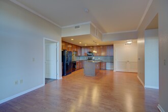 8185 E Lowry Blvd, Unit 104 in Denver, CO - Building Photo - Building Photo