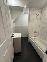 9717 101st St, Unit 9717 1st flr in Ozone Park, NY - Building Photo - Building Photo