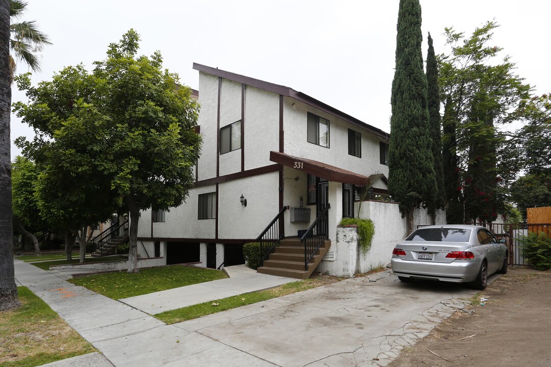 Cedar Townhomes in Glendale, CA - Building Photo