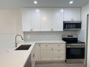 7701 Camino Real in Miami, FL - Building Photo - Building Photo