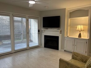 2730 Brownsboro Rd, Unit 140 in Louisville, KY - Building Photo - Building Photo