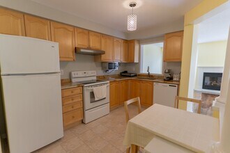 2151 Forest Gate Park in Oakville, ON - Building Photo - Building Photo