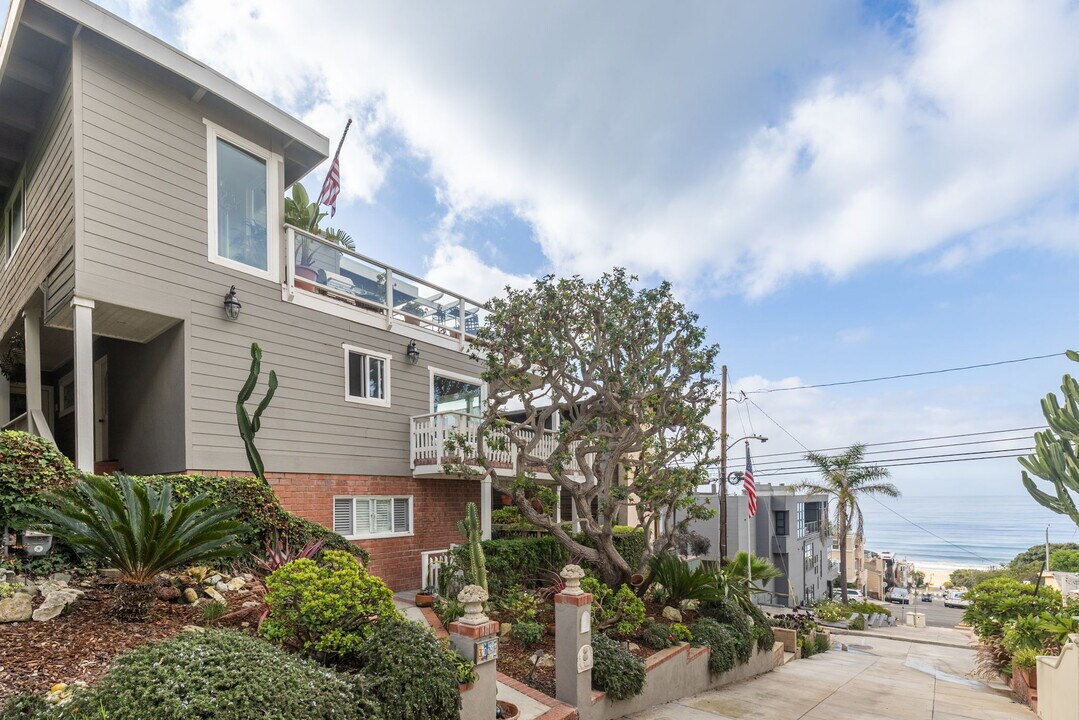 320 26th St in Manhattan Beach, CA - Building Photo