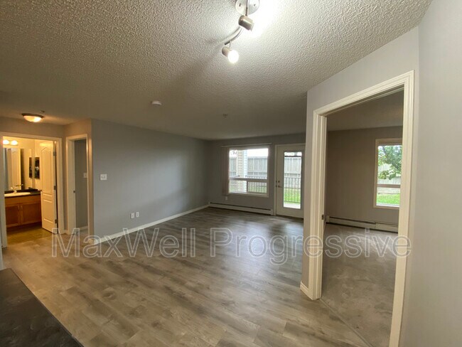 330 Clareview Station Dr NW in Edmonton, AB - Building Photo - Building Photo